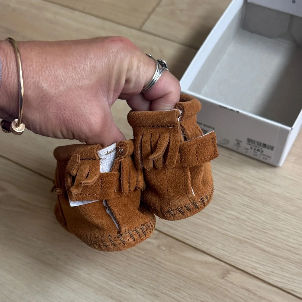 Minnetonka Baby Sz 5 EUC Chestnut Brown Suede Fringe Moccasins